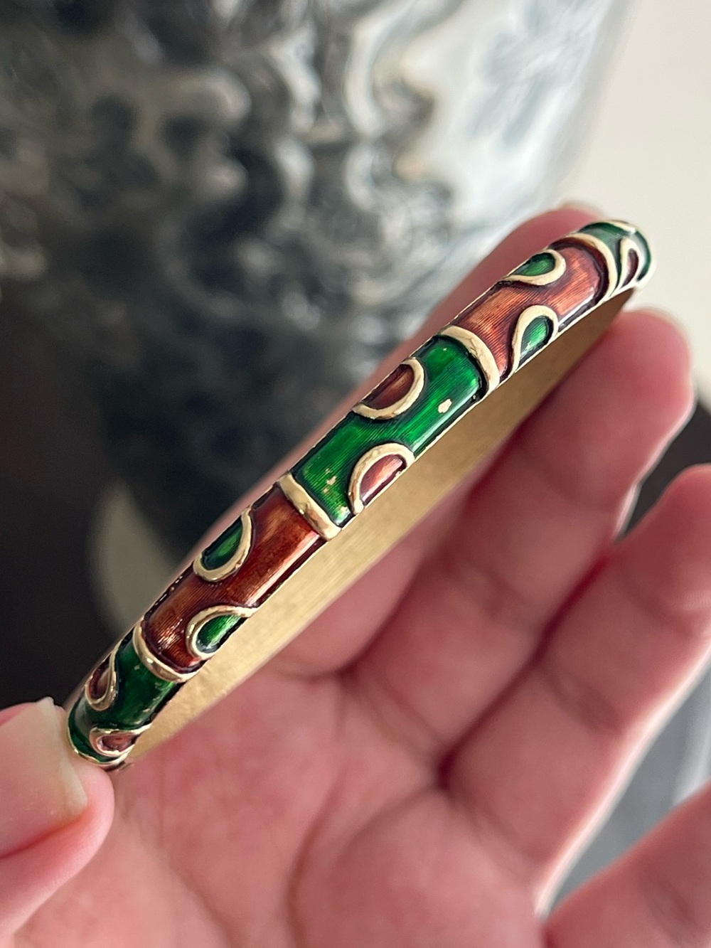 Vintage Trifari Crown 50s Red Green Enamel Gold-Tone Hinged Bangle Bracelet